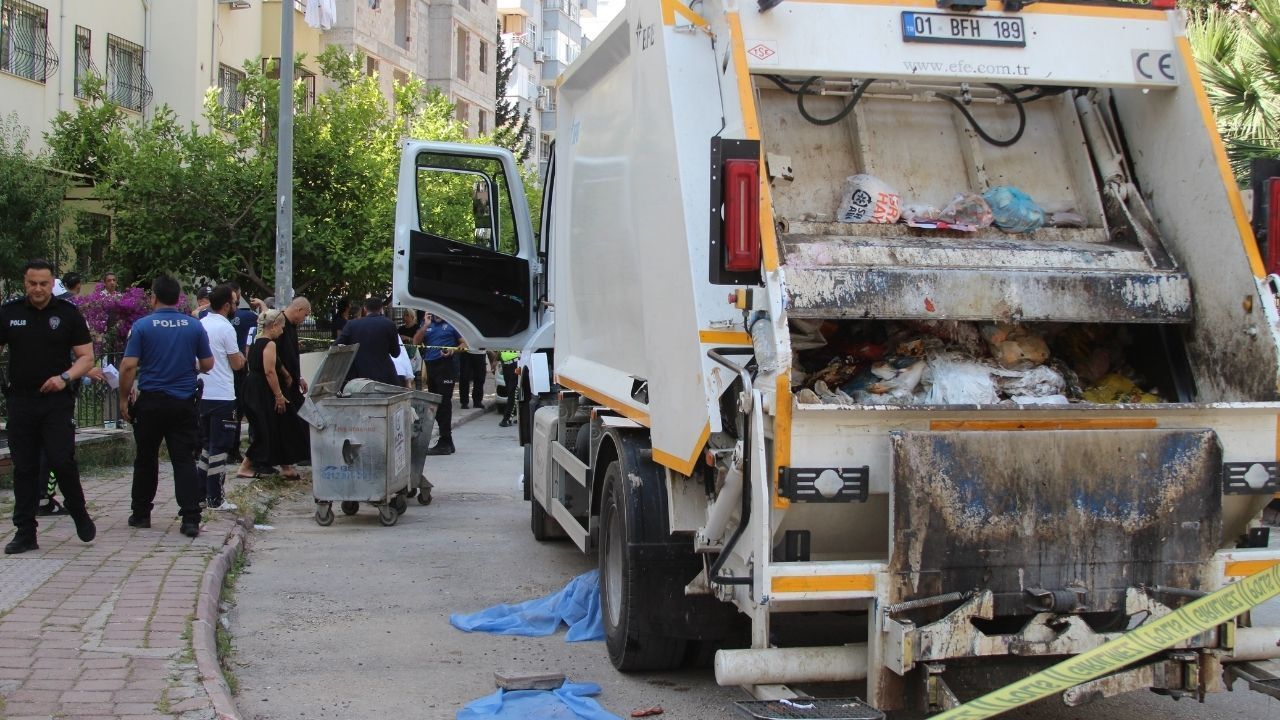 Yolun karşısına geçmek isterken çöp kamyonu çarptı