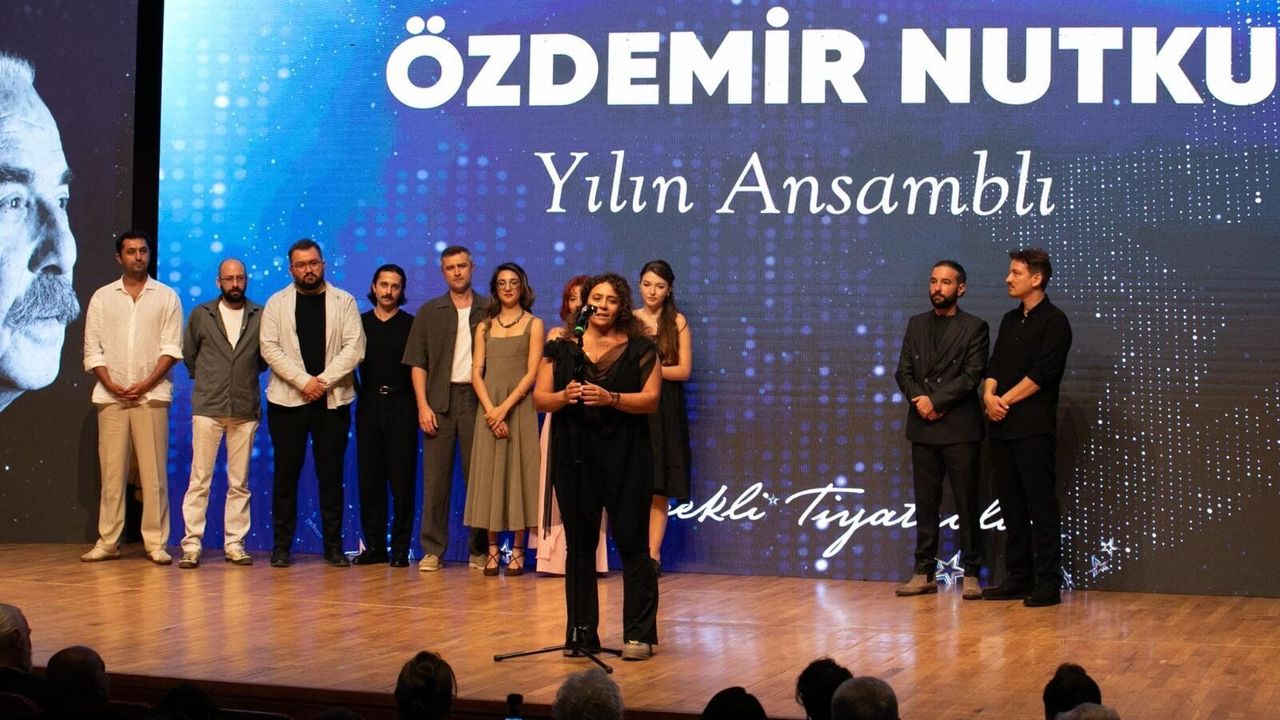 İzmir Şehir Tiyatroları ödülleri topladı: Dört kategoride başarı!