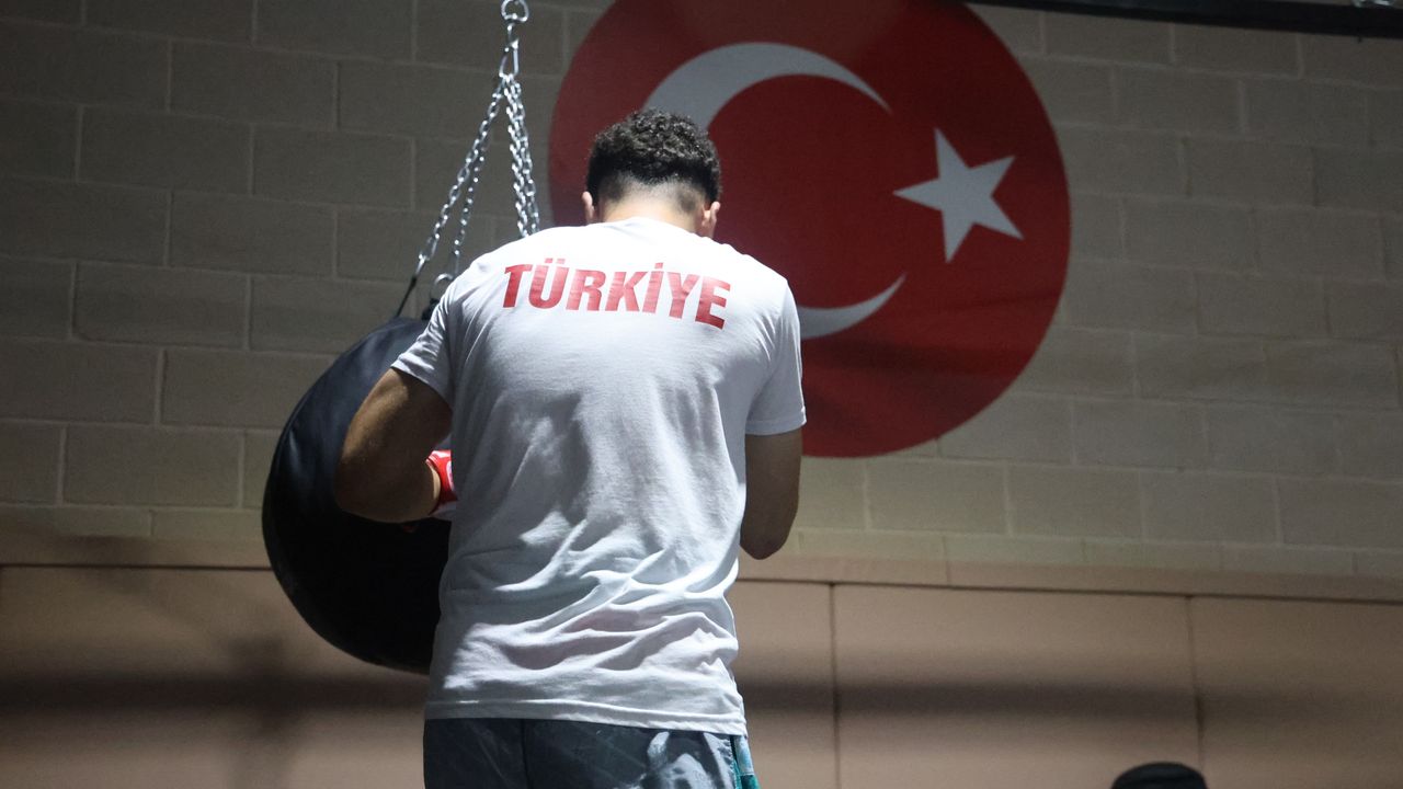 Kilo vermek için başladığı sporda dünya şampiyonu oldu: Şimdi büyükler kategorisine hazırlanıyor
