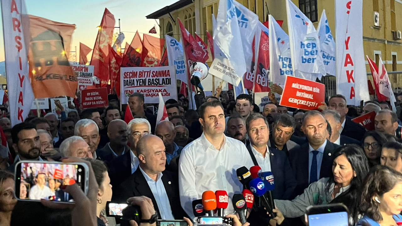 YENİ Parti İzmir, Tugay'a tepki için sokakta! “Sen belediye başkanı değilsin”