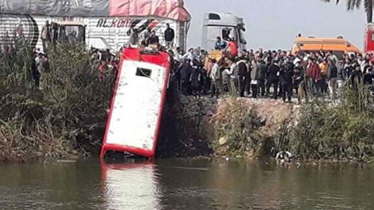 Yolcu otobüsü su kanalına düştü: 19 ölü, 6 yaralı