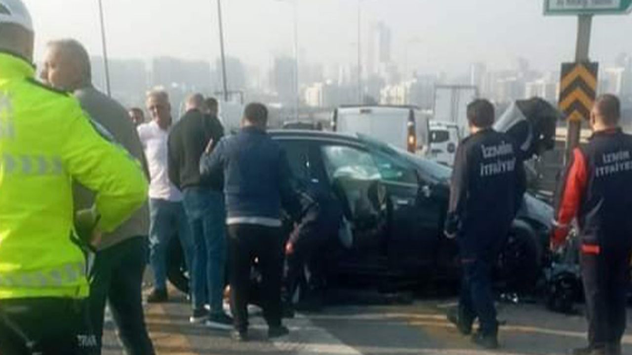 İzmir'de alkollü sürücünün yaptığı feci kazada, yanındaki kişi hayatını kaybetti