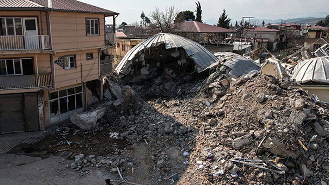 Kahramanmaraş'taki depremde etkilenen camii havadan görüntülendi