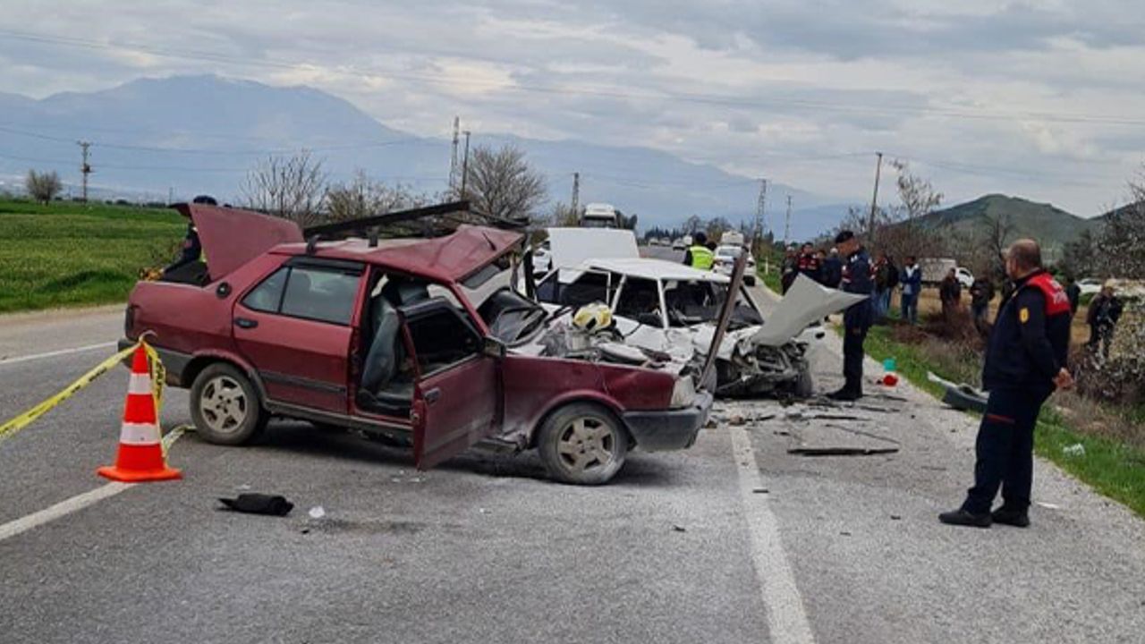 İzmir'de feci trafik kazası: 1 ölü, 2 yaralı