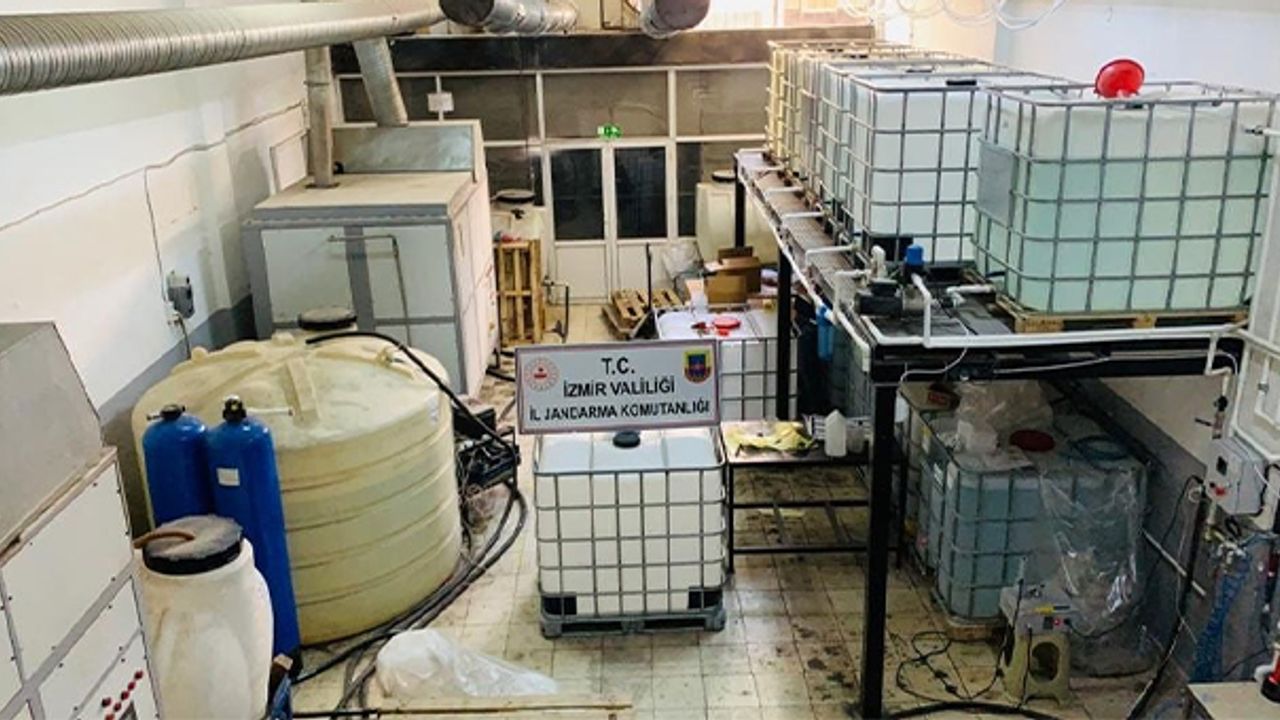 İzmir'de kimya fabrikasına sahte/kaçak içki operasyonu!