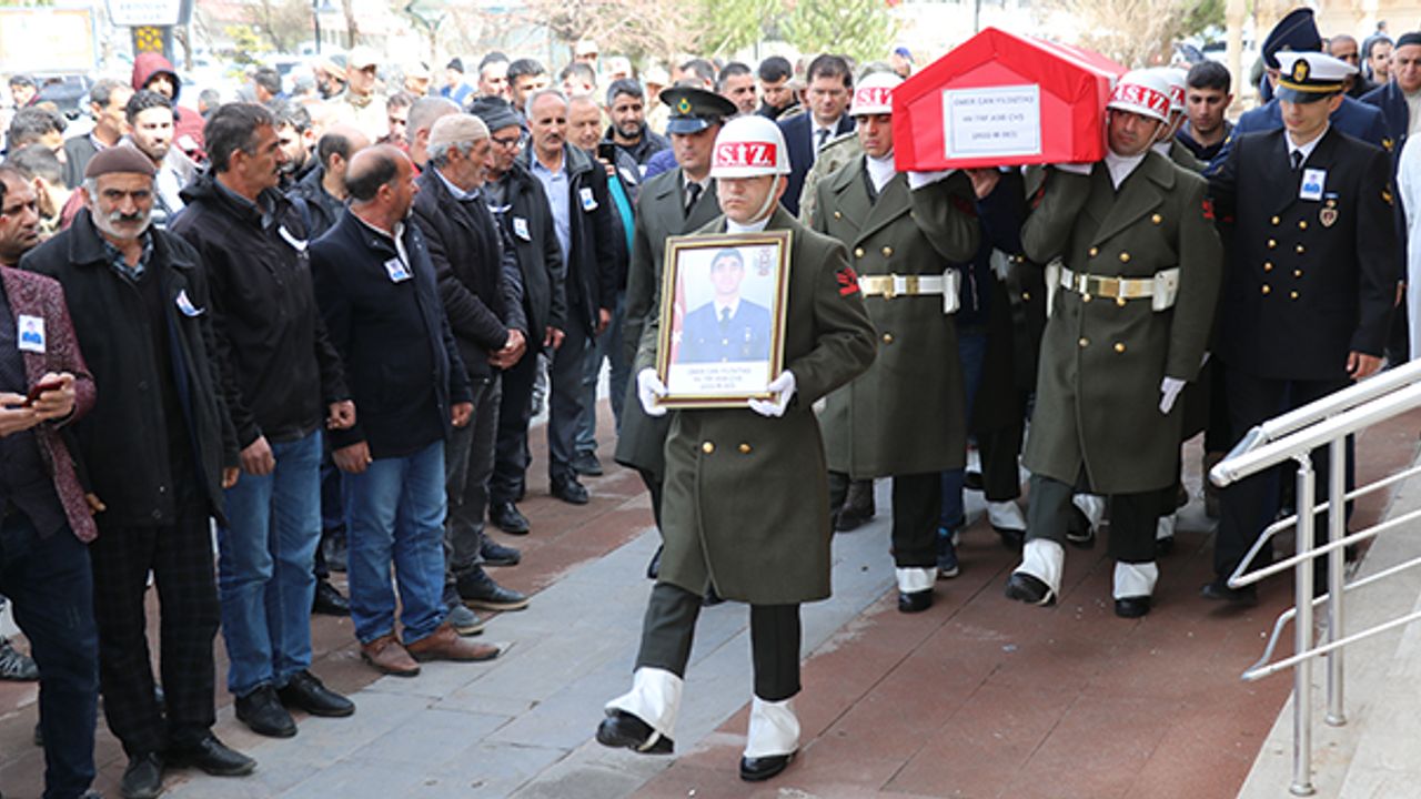 İzmir'de trafik kazasında ölen astsubay Ömer Can Yıldıztaş'ın cenazesi toprağa verildi