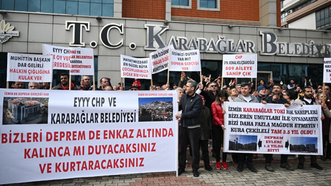 TOKİ projesinin hak sahiplerinden belediye önünde eylem