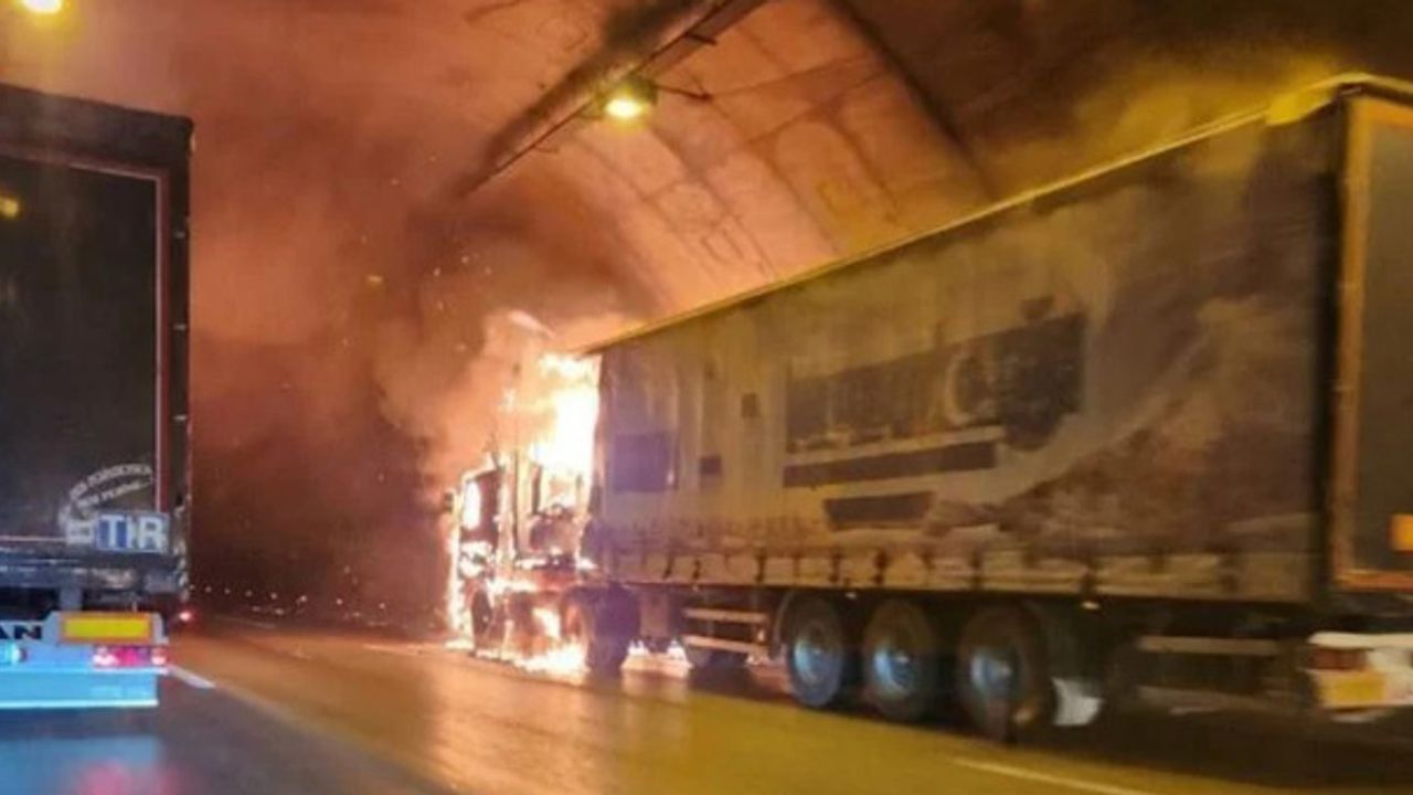 Bayraklı Tünelleri'ndeki TIR yangınında dumandan etkilenen 39 kişi taburcu edildi
