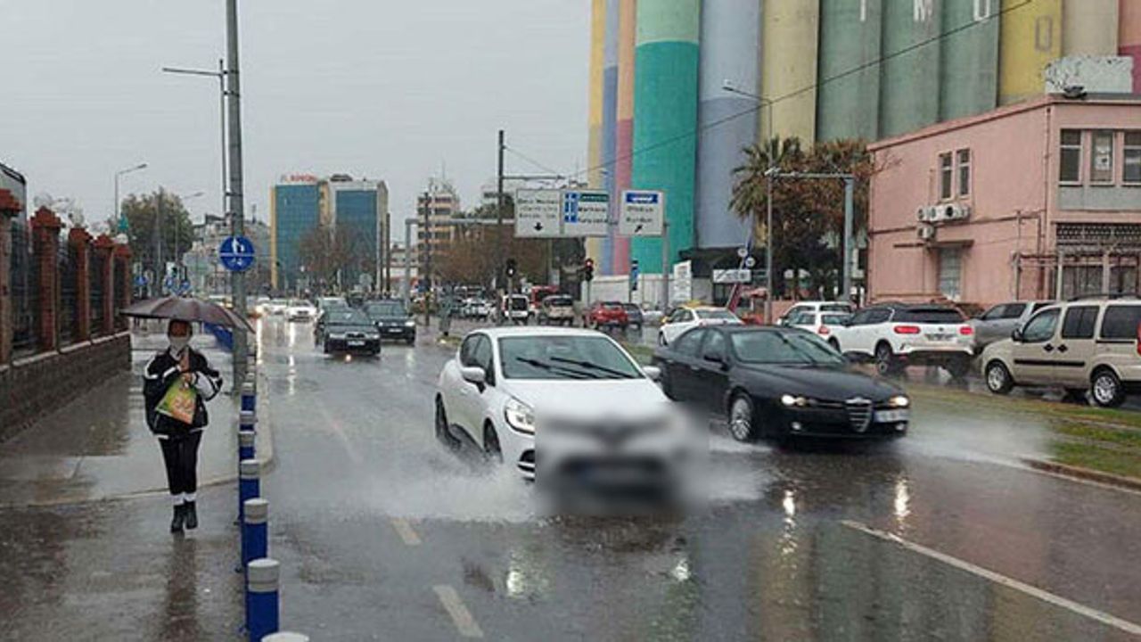 İzmir'de 'kuvvetli yağış' uyarısı! Ani sel ve su baskınlarına dikkat!