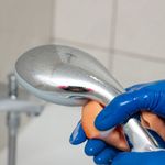 Duş başlığınızın suyu neden azaldı? Sorunun kaynağı meğer gözümüzün önündeymiş