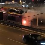 Seyir halindeki metrobüste yangın! Yolcular tahliye edildi