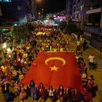 Dikili sokakları Türk bayrakları ve meşalelerle doldu