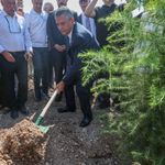 YENİ Parti Genel Başkanı Özgür Özel, Genel Merkez Bahçesinde fidan dikti!