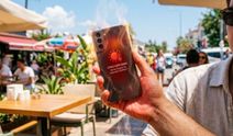 Telefonlarınız yanacak hatta patlayacak kadar mı ısınıyor? Yazın herkes bu hatayı yapıyor, telefonun ömrünü kısaltıyor!