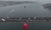 Boğaz’ın iki yakasını birleştiren köprüde 29 Ekim hazırlığı! Türk bayrağıyla donatıldı