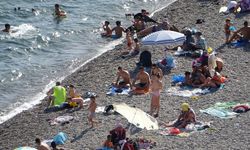 Antalya'da eylül ayının sonunda yaz havası: Sıcaklık 40 dereceyi gördü