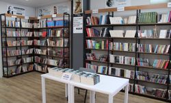 Efeler’de on ikinci Kitap Kafe açıldı