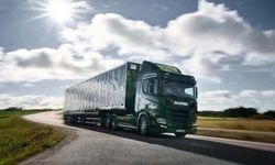 Scania, güneş enerjisiyle çalışan dünyanın ilk hibrit TIR'ının testlerine başladı