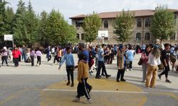 4.3’lük depremle sarsılan Malatya’da veliler okullara akın etti