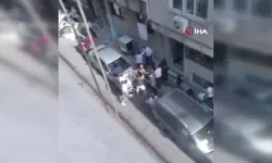 Bayrampaşa’da komşuların terlikli sopalı kavgası kamerada