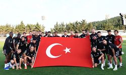 Beşiktaşlı futbolculardan Cumhuriyet'in 100. yılı kutlaması