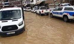 Bitlis’te sağanak yağış taşkınlara ve göçüklere neden oldu