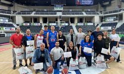 Denizlili basketbolcu 43 yaşındaki Osman Gürcü'den 2 Guinness rekoru