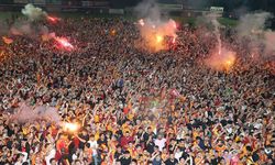 Galatasaray’ın Manchester United galibiyeti sonrası taraftarlar Florya’da buluştu