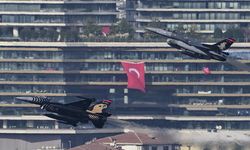 İstanbul’da uçaklar 100’üncü yıl provası için alçak uçuş yaptı