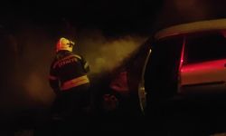İtfaiye ekipleri araçtaki yangını söndürdü