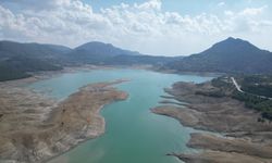 Kozan Barajı'nın su seviyesi alarm veriyor