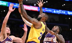 Lebron James, Lakers'ı galibiyete taşıdı