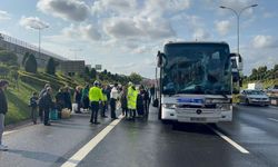 Otobüs kaza yaptı, yolcular valizleriyle yolda kaldı