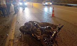 Park halindeki kamyona çarpan motosiklet sürücüsü hayatını kaybetti