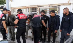 Polisten kaçan araç kaza yaptı; içinden beş kaçak göçmen çıktı
