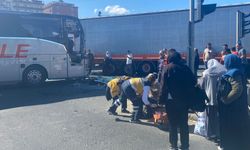 Yolcu otobüsü TIR'la çarpıştı: 3 yaralı