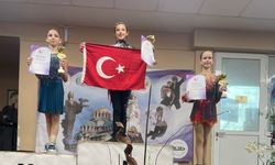 İzmirli sporcular buzdan üç madalya çıkardı