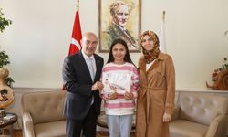 Dünya birincisi İzmirli Zümra Başkan Soyer’le buluştu