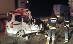 Araç, TIR'a arkadan çarptı: 2 kişi öldü!