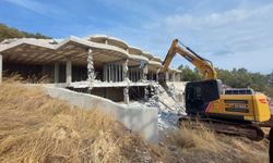 Çanakkale'de kaçak yapılar yıkılıyor