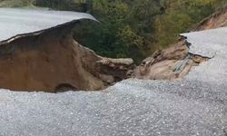 Yenice’de sağanak yağış sonrası yol çöktü