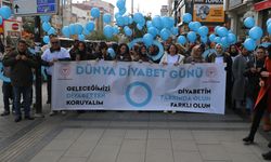 Mavi balonları gökyüzüne bırakarak farkındalık oluşturdular