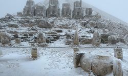 Nemrut’a mevsimin ilk karı yağdı