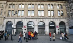 Paris'te bomba ihbarı: Tren garındaki alışveriş merkezi tahliye edildi