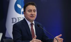 Ali Babacan: “İktidar herkesi fakirlik ve yoksullukta eşitledi”