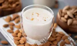 Badem sütü: Lezzetli ve sağlıklı bir süt alternatifi