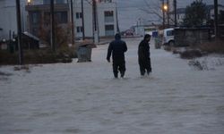 Çanakkale’de yazlık evlerin bulunduğu bölge sular altında kaldı