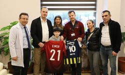 Emre Mor, lösemi tedavisi gören çocuğa forma gönderdi