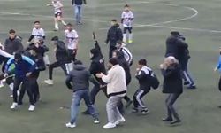 Futbol maçında taraflar bir birine girdi, polis havaya ateş açarak ayırdı
