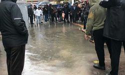 İzmir'de sağanak yağış ilginç görüntülere neden oldu